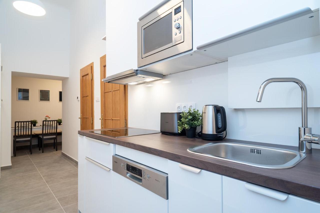 Stylish New With View On New York Palace Appartamento