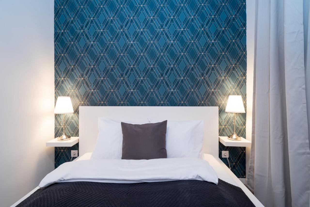 Stylish New With View On New York Palace Appartamento