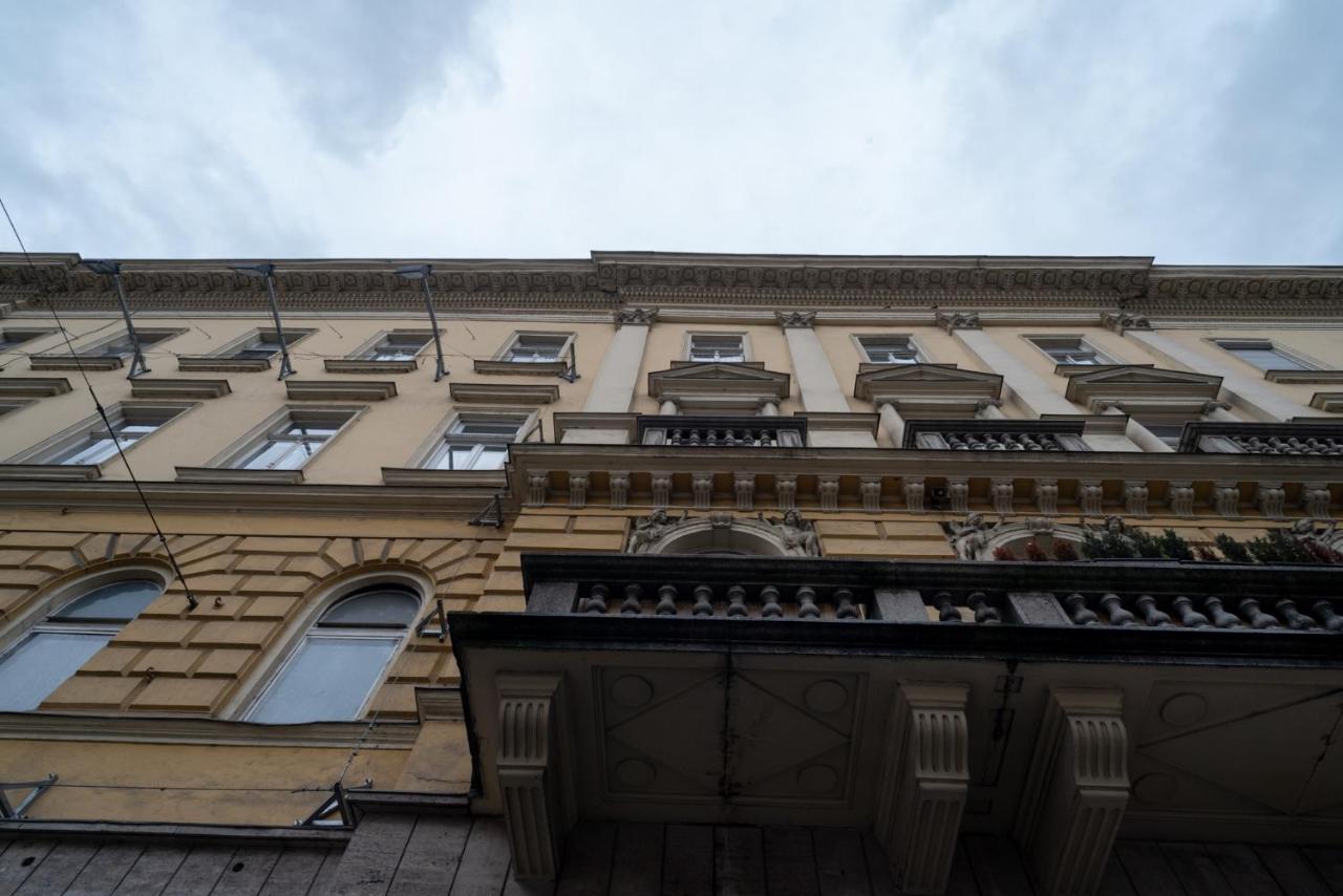 Stylish New With View On New York Palace Appartamento Budapest